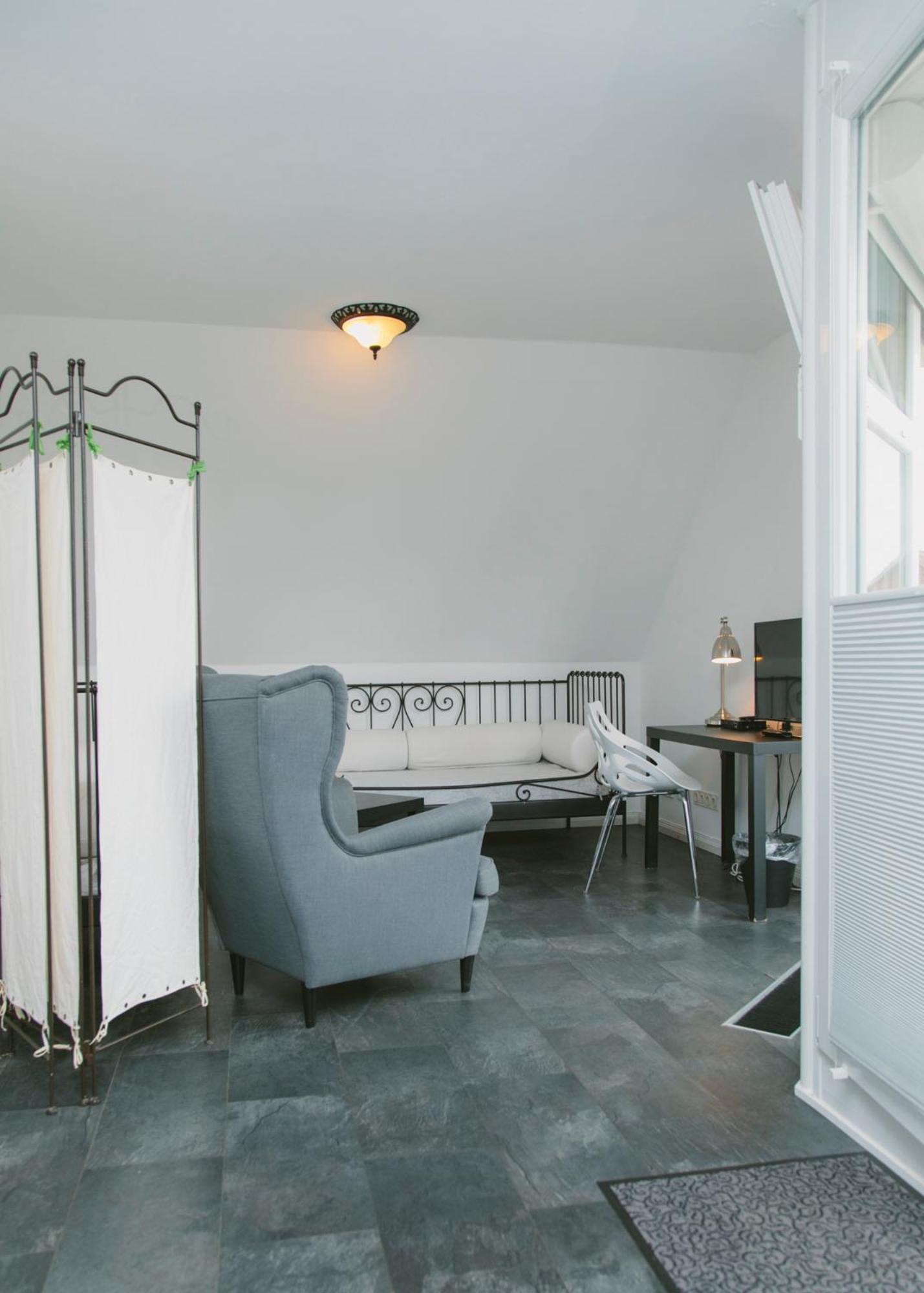 Gaestehaus Vigliarolo Gewerblich Jedes Zimmer Eigenes Bad Gemeinschaftskueche Elmshorn Ngoại thất bức ảnh