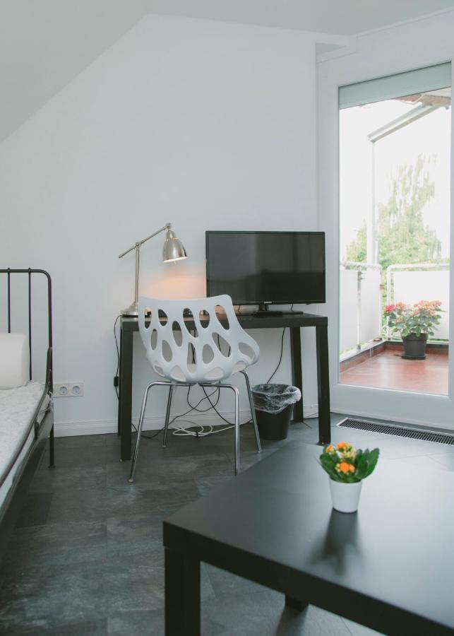 Gaestehaus Vigliarolo Gewerblich Jedes Zimmer Eigenes Bad Gemeinschaftskueche Elmshorn Ngoại thất bức ảnh