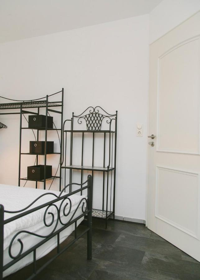 Gaestehaus Vigliarolo Gewerblich Jedes Zimmer Eigenes Bad Gemeinschaftskueche Elmshorn Ngoại thất bức ảnh
