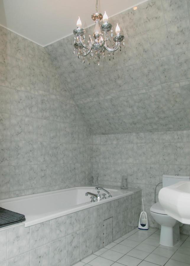 Gaestehaus Vigliarolo Gewerblich Jedes Zimmer Eigenes Bad Gemeinschaftskueche Elmshorn Ngoại thất bức ảnh