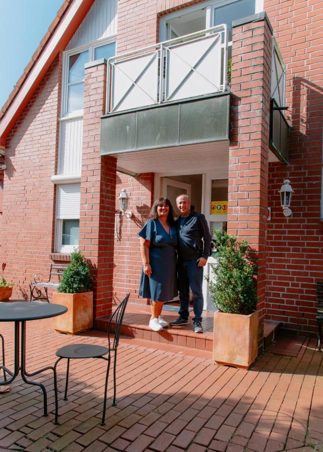Gaestehaus Vigliarolo Gewerblich Jedes Zimmer Eigenes Bad Gemeinschaftskueche Elmshorn Ngoại thất bức ảnh