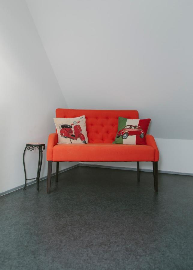 Gaestehaus Vigliarolo Gewerblich Jedes Zimmer Eigenes Bad Gemeinschaftskueche Elmshorn Ngoại thất bức ảnh