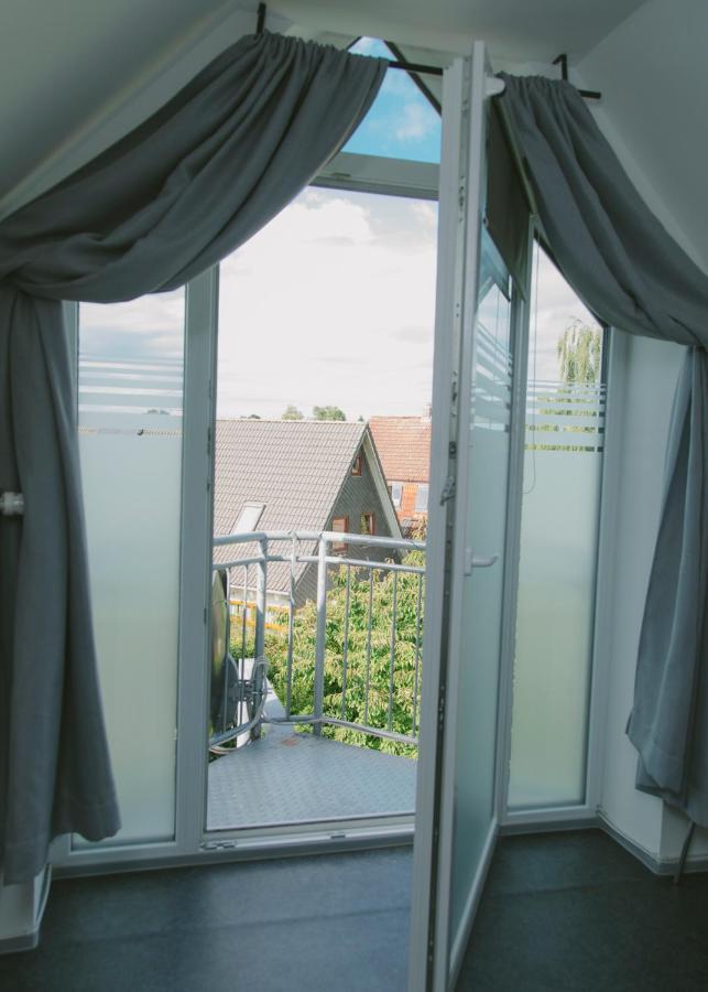 Gaestehaus Vigliarolo Gewerblich Jedes Zimmer Eigenes Bad Gemeinschaftskueche Elmshorn Ngoại thất bức ảnh