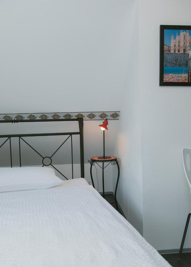 Gaestehaus Vigliarolo Gewerblich Jedes Zimmer Eigenes Bad Gemeinschaftskueche Elmshorn Ngoại thất bức ảnh