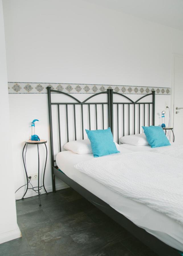 Gaestehaus Vigliarolo Gewerblich Jedes Zimmer Eigenes Bad Gemeinschaftskueche Elmshorn Ngoại thất bức ảnh
