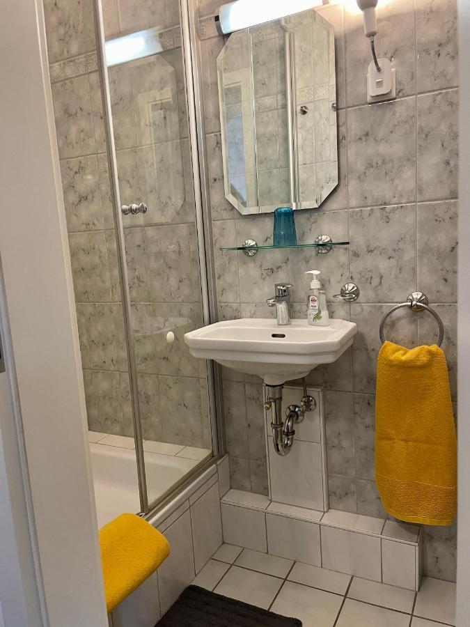 Gaestehaus Vigliarolo Gewerblich Jedes Zimmer Eigenes Bad Gemeinschaftskueche Elmshorn Ngoại thất bức ảnh