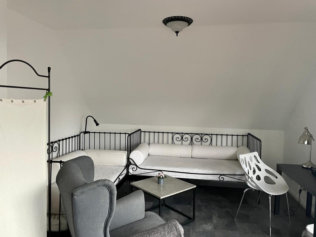 Gaestehaus Vigliarolo Gewerblich Jedes Zimmer Eigenes Bad Gemeinschaftskueche Elmshorn Ngoại thất bức ảnh