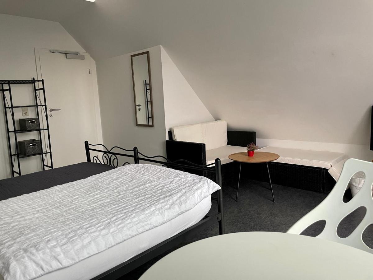 Gaestehaus Vigliarolo Gewerblich Jedes Zimmer Eigenes Bad Gemeinschaftskueche Elmshorn Ngoại thất bức ảnh