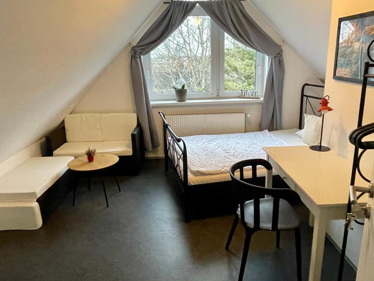 Gaestehaus Vigliarolo Gewerblich Jedes Zimmer Eigenes Bad Gemeinschaftskueche Elmshorn Ngoại thất bức ảnh