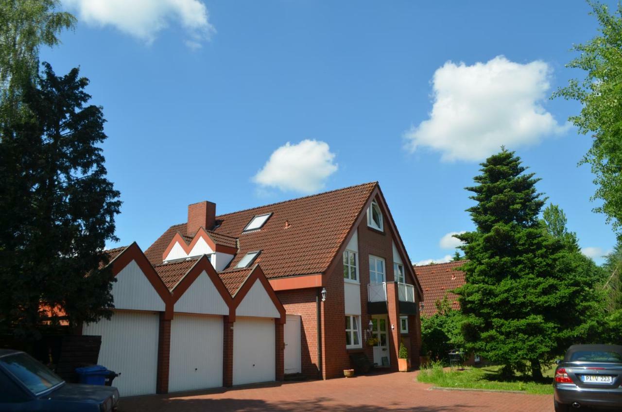 Gaestehaus Vigliarolo Gewerblich Jedes Zimmer Eigenes Bad Gemeinschaftskueche Elmshorn Ngoại thất bức ảnh